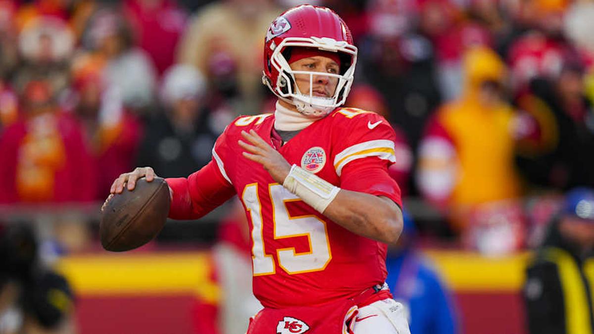  Dec 14, 2025; Kansas City, Missouri, USA; Kansas City Chiefs quarterback Patrick Mahomes (15) throws a pass during the second half against the Los Angeles Chargers at GEHA Field at Arrowhead Stadium. | Jay Biggerstaff-Imagn Images 