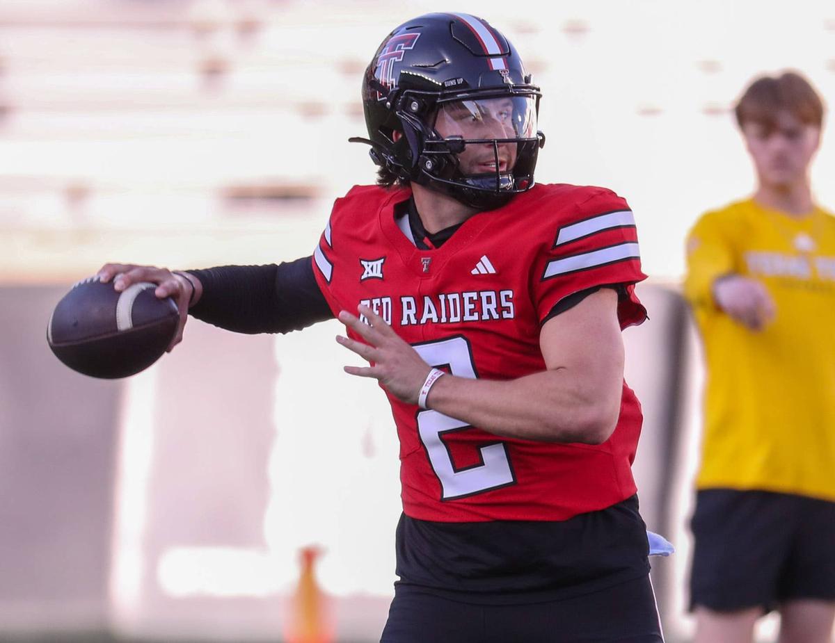  Brendan Sorsby looks to throw during the Texas Tech football team's spring game, Friday, April 17, 2026, at Jones AT&T Stadium. 