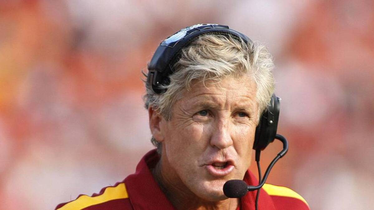  Aug. 30, 2008; Charlottesville, VA, USA; USC head coach Pete Carroll looks on against Virginia at Scott Stadium in Charlottesville, VA. Mandatory Credit: Geoff Burke-Imagn Images | Geoff Burke-Imagn Images 