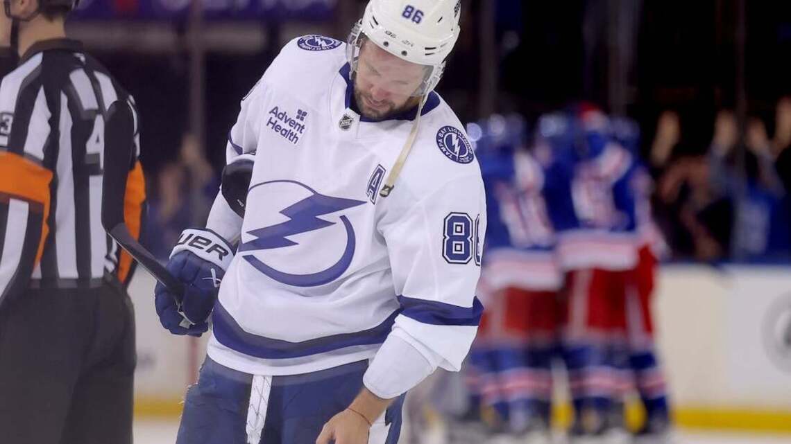 Lightning chase 'pushback' in home opener against Capitals 
