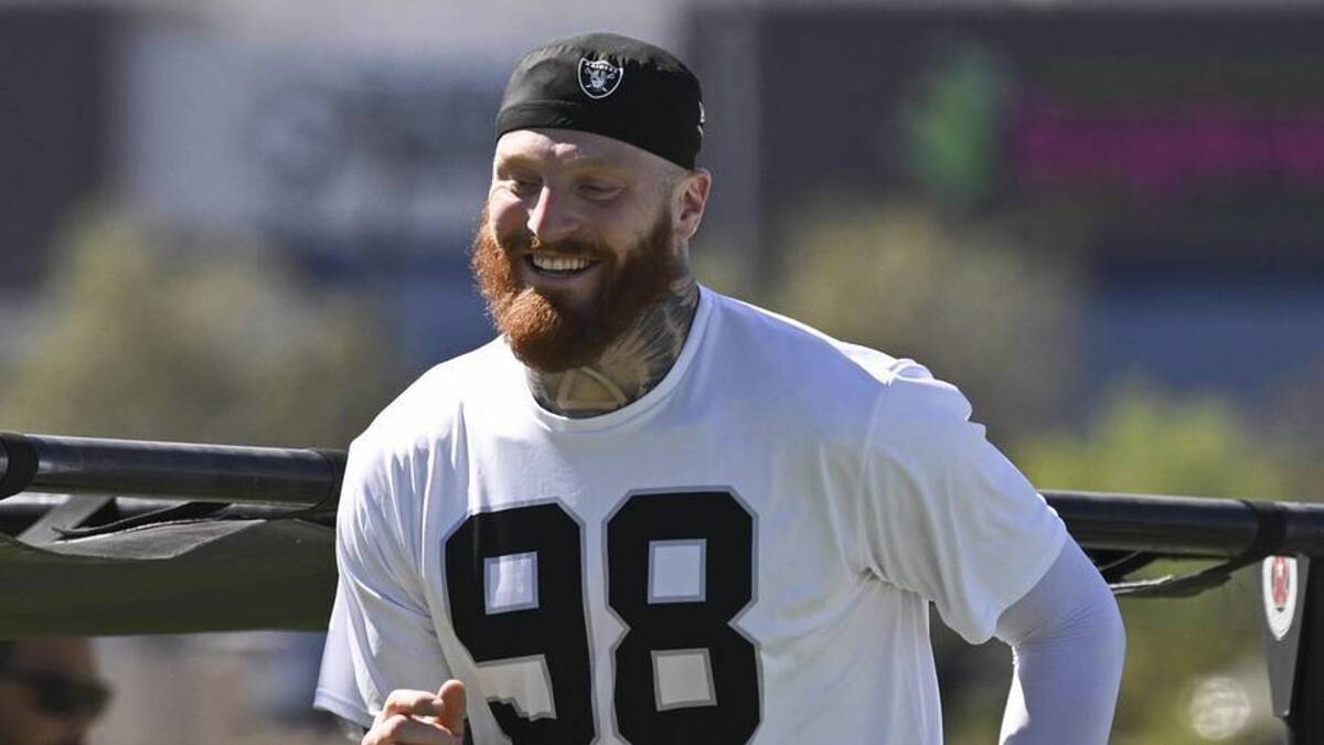  May 28, 2026; Henderson, NV, USA; Las Vegas Raiders defensive end Maxx Crosby (98) warms up during organized team activities at Intermountain Health Performance Center. Mandatory Credit: Candice Ward-Imagn Images | Candice Ward-Imagn Images 