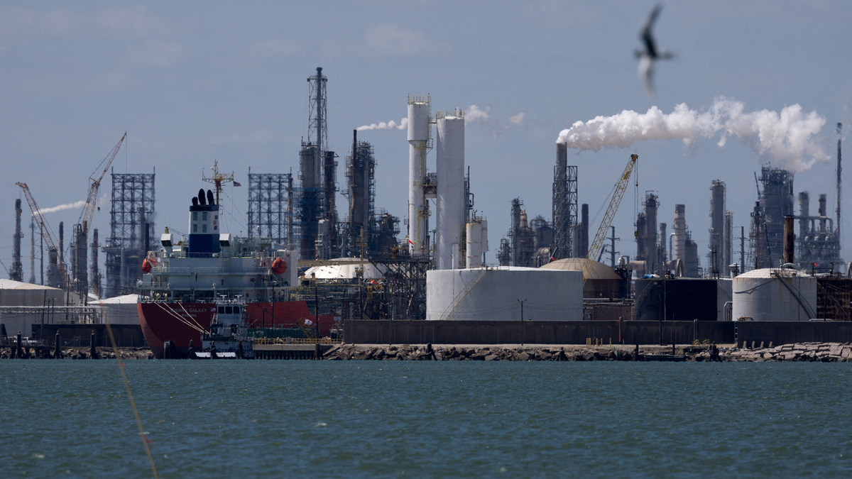 FILE PHOTO: The Rishiri Galaxy, an oil and chemical tanker sailing under the flag of Panama, is docked at the Texas City docks next to the Marathon Galveston Bay Refinery shortly after U.S. President Donald Trump announced a 60-day waiver of the Jones Act shipping law, in Texas City, Texas, U.S. March 18, 2026.  REUTERS/Antranik Tavitian/File Photo