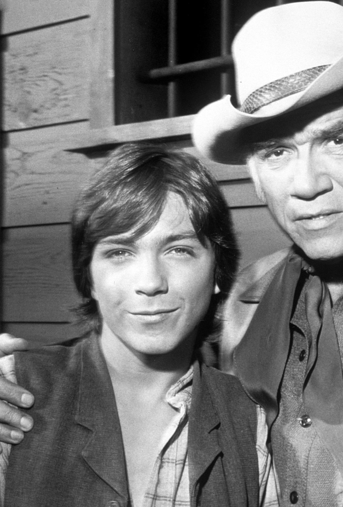 BONANZA, from left: David Cassidy, Lorne Greene, ‘The Law and Billy Burgess’, season 11, ep. 20, aired 2/15/1970, 1959-1973.Courtesy the Everett Collection