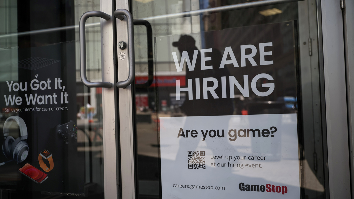 A sign for hire is posted on the door of a GameStop in New York City, U.S., April 29, 2022.  REUTERS/Shannon Stapleton