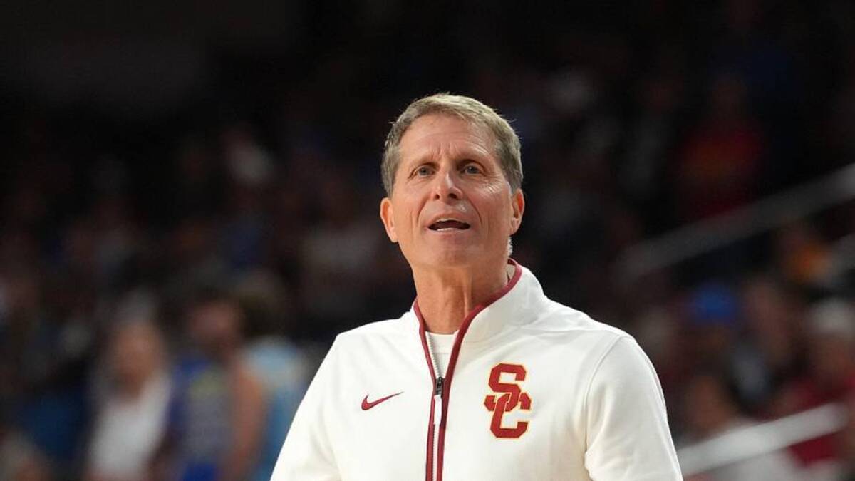  Mar 7, 2026; Los Angeles, California, USA; Southern California Trojans head coach Eric Musselman reacts against the UCLA Bruins at the Galen Center. | Kirby Lee-Imagn Images 