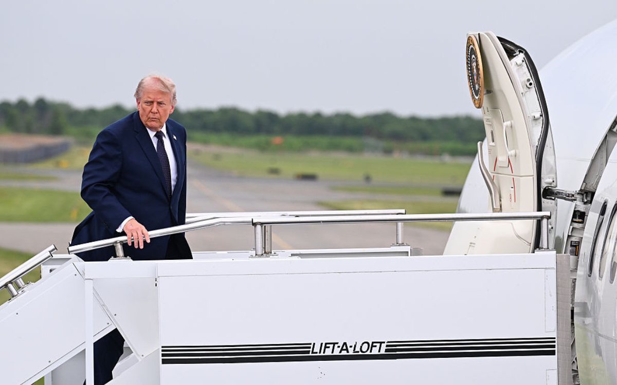  President Donald Trump boards Air Force One at Morristown Airport after delivering remarks at SUNY Rockland Community College on May 22, 2026 in Morristown, New Jersey. 