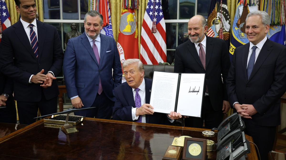 U.S. President Donald Trump displays a signed executive order as Sen. Ted Cruz, R-Texas, second from left, Commerce Secretary Howard Lutnick and White House artificial intelligence and crypto czar David Sacks look on in the Oval Office of the White House on Dec. 11, 2025, in Washington, D.C. (Alex Wong/Getty Images)