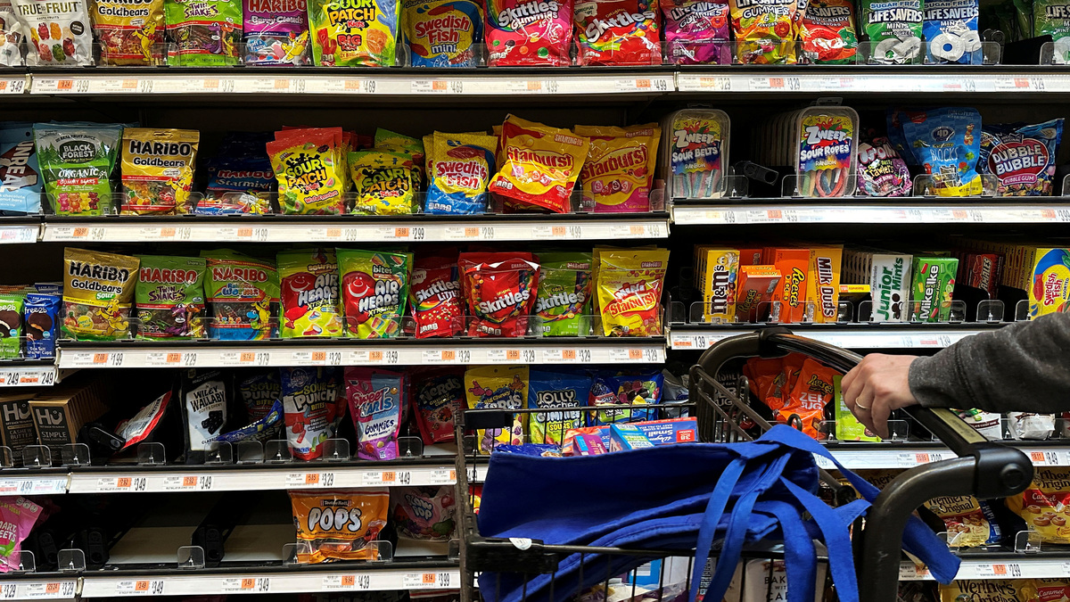 Candy is displayed for sale, as U.S. Health and Human Services (HHS) Secretary Robert F. Kennedy, Jr., along with FDA Commissioner Marty Makary, announce the FDA's intent to remove from the U.S. food supply "petroleum-based synthetic" food dyes, which are present in numerous foods such as breakfast cereals, candy, snacks, and beverages, at a grocery store in Medford, Massachusetts, U.S., April 22, 2025.   REUTERS/Brian Snyder