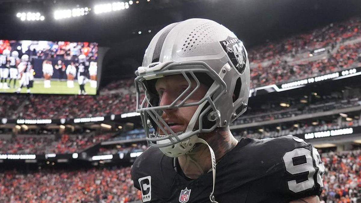  Dec 7, 2025; Paradise, Nevada, USA; Las Vegas Raiders defensive end Maxx Crosby (98) on the field prior to a game against the Denver Broncos at Allegiant Stadium. Mandatory Credit: Kirby Lee-Imagn Images | Kirby Lee-Imagn Images 
