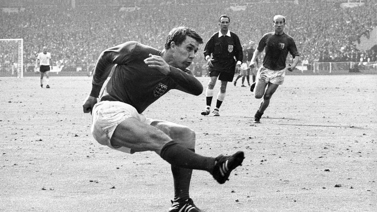  Geoff Hurst was England's hero in 1966. | IMAGO/Pressefoto Baumann 