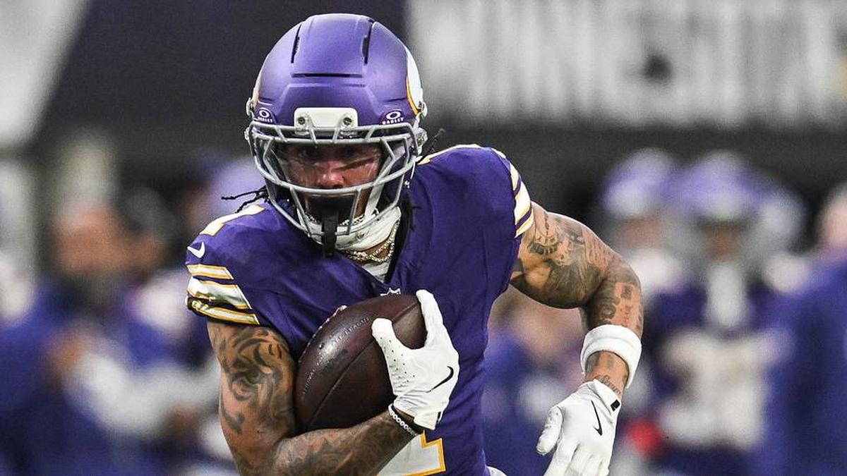  Jan 4, 2026; Minneapolis, Minnesota, USA; Minnesota Vikings wide receiver Jalen Nailor (1) runs with the ball against the Green Bay Packers during the second quarter at U.S. Bank Stadium. Mandatory Credit: Jeffrey Becker-Imagn Images | Jeffrey Becker-Imagn Images 