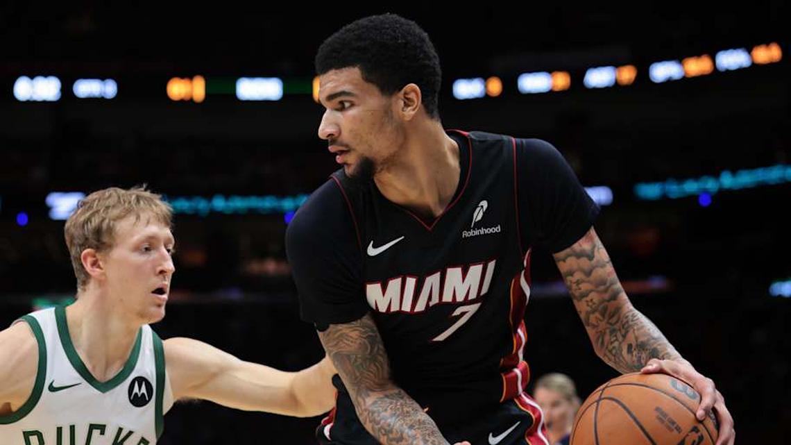  Mar 12, 2026; Miami, Florida, USA; Miami Heat center Kel'el Ware (7) protects the basketball against Milwaukee Bucks guard AJ Green (20) during the third quarter at Kaseya Center. Mandatory Credit: Sam Navarro-Imagn Images | Sam Navarro-Imagn Images 