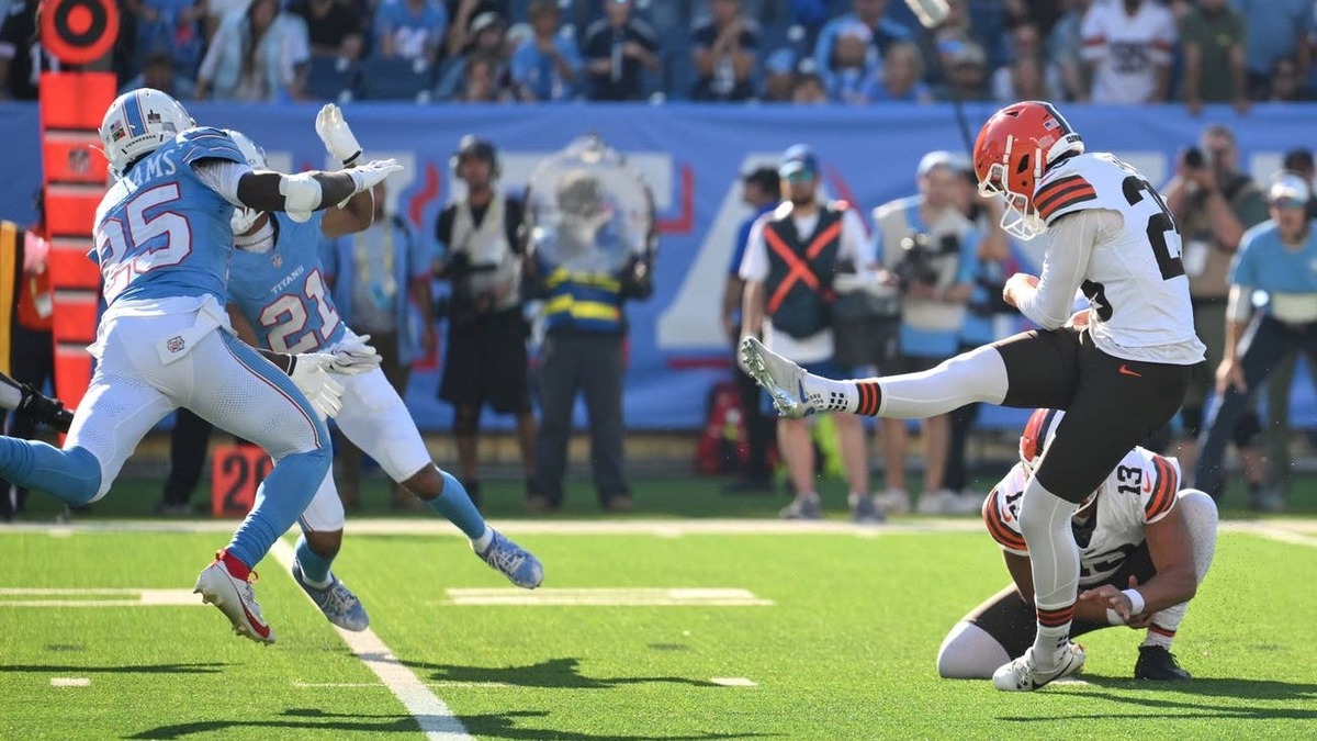 Browns Erase Early Deficit, Defeat Titans 27-24 to Remain in First Place