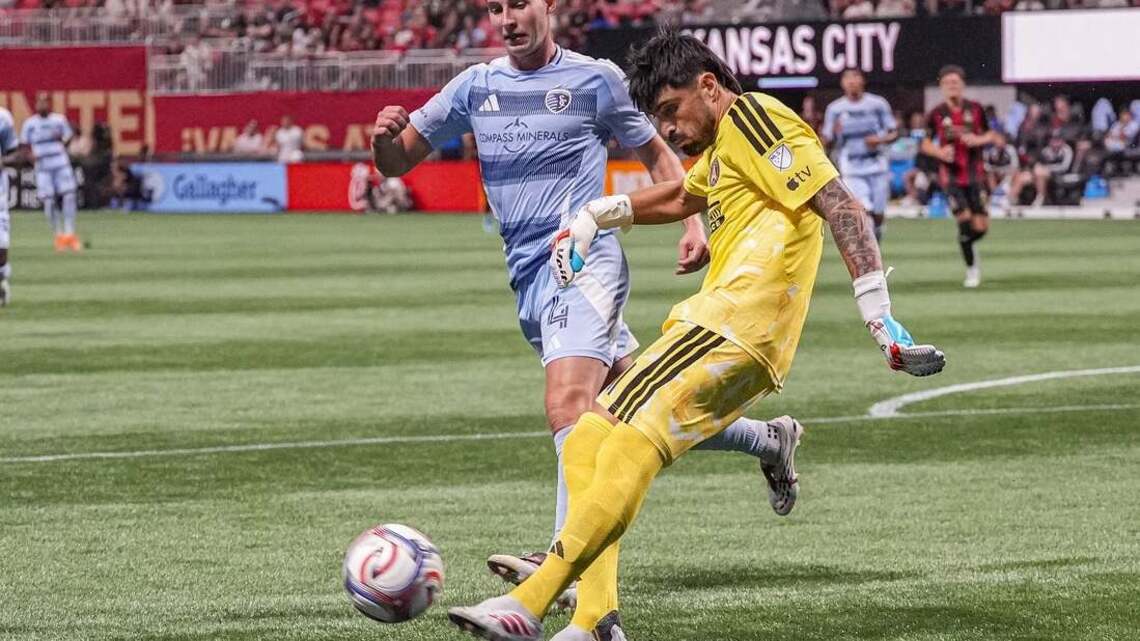Surging Atlanta aims to keep Charlotte at bay