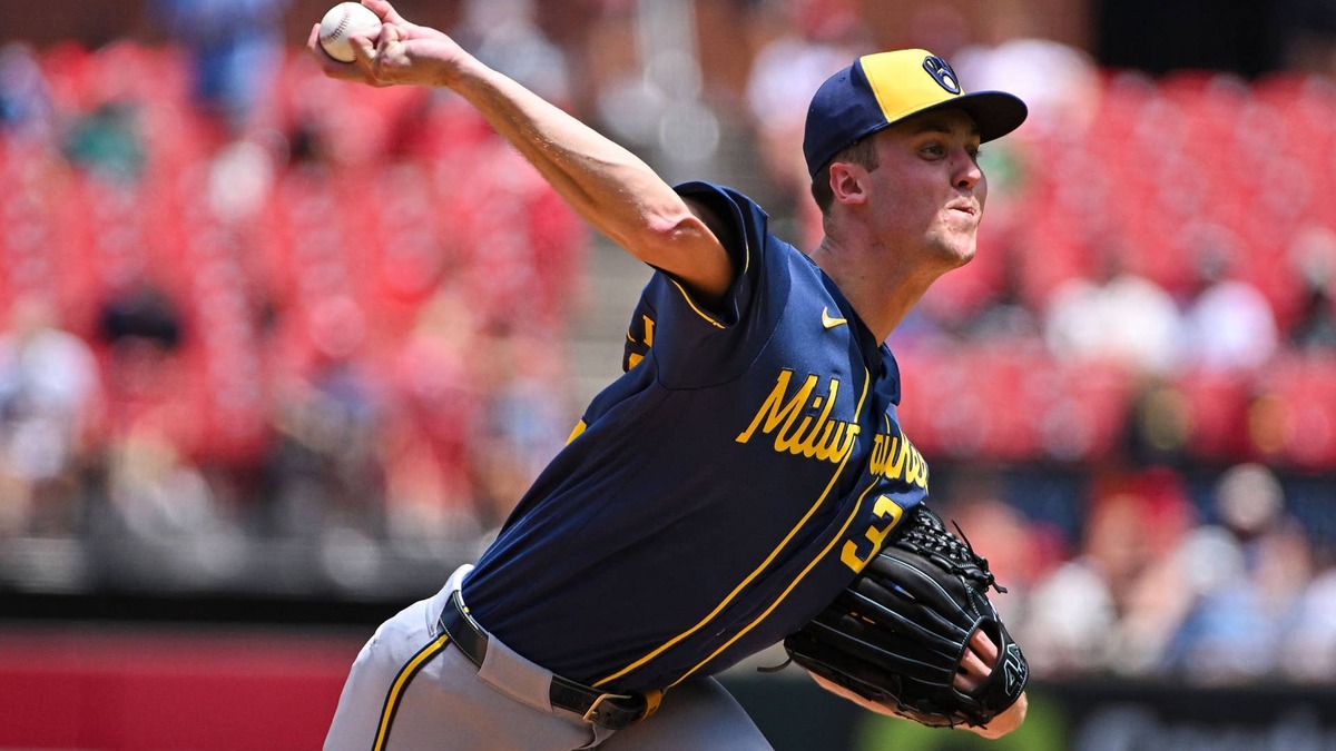 Brewers starting pitcher Jacob Misiorowski pitches against the Cardinals at Busch Stadium.