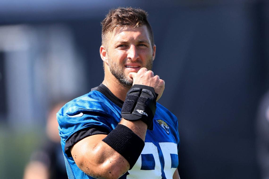  JACKSONVILLE, FLORIDA - JUNE 15: Tim Tebow #85 of the Jacksonville Jaguars participates in drills during Jacksonville Jaguars Mandatory Minicamp at TIAA Bank Field on June 15, 2021 in Jacksonville, Florida. (Photo by Sam Greenwood/Getty Images) 