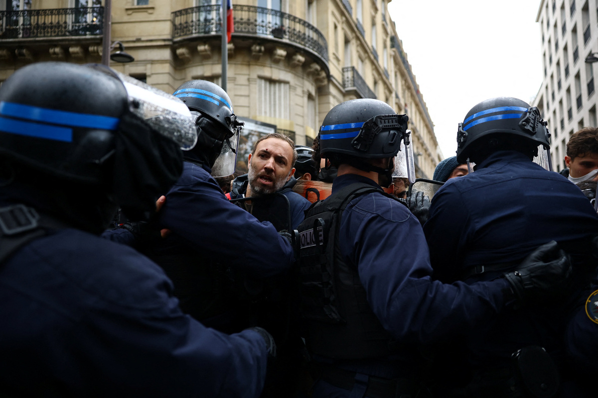 France suspends use of stun grenades to police student protests | Macon ...