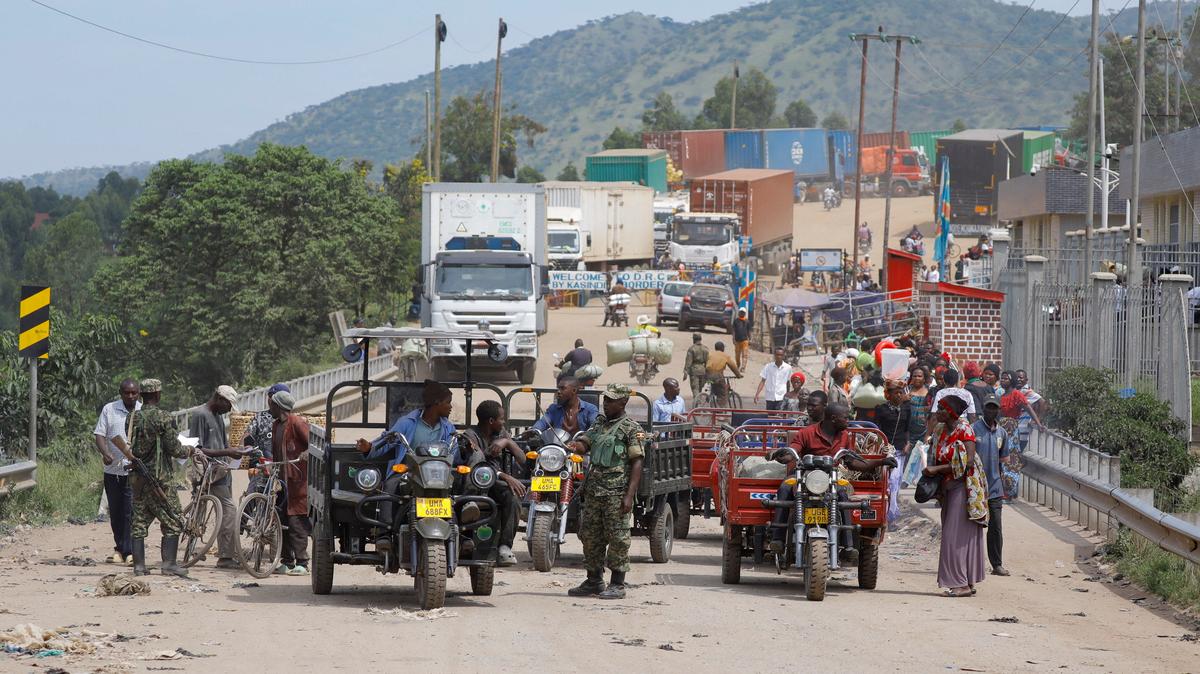 A member of Uganda People's Defence Force directs people , after Uganda closed its borders with the Democratic Republic of Congo, as authorities intensify efforts to contain a new Ebola outbreak caused by the Bundibugyo virus strain, at the Mpondwe border post, in Kasese district, Uganda, May 28, 2026. REUTERS/Abubaker Lubowa