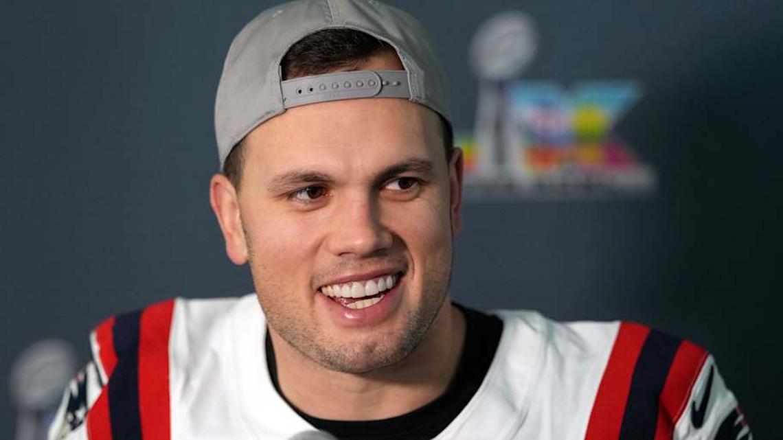  Feb 5, 2026; Santa Clara, CA, USA; New England Patriots tight end Hunter Henry (85) talks to media members at the Santa Clara Marriott. Mandatory Credit: Darren Yamashita-Imagn Images | Darren Yamashita-Imagn Images 