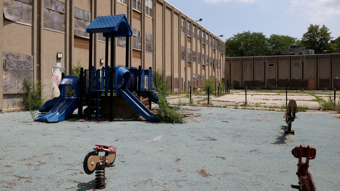 Editorial: The heartbeat of a Chicago public school is a teacher and a student. Not a building 