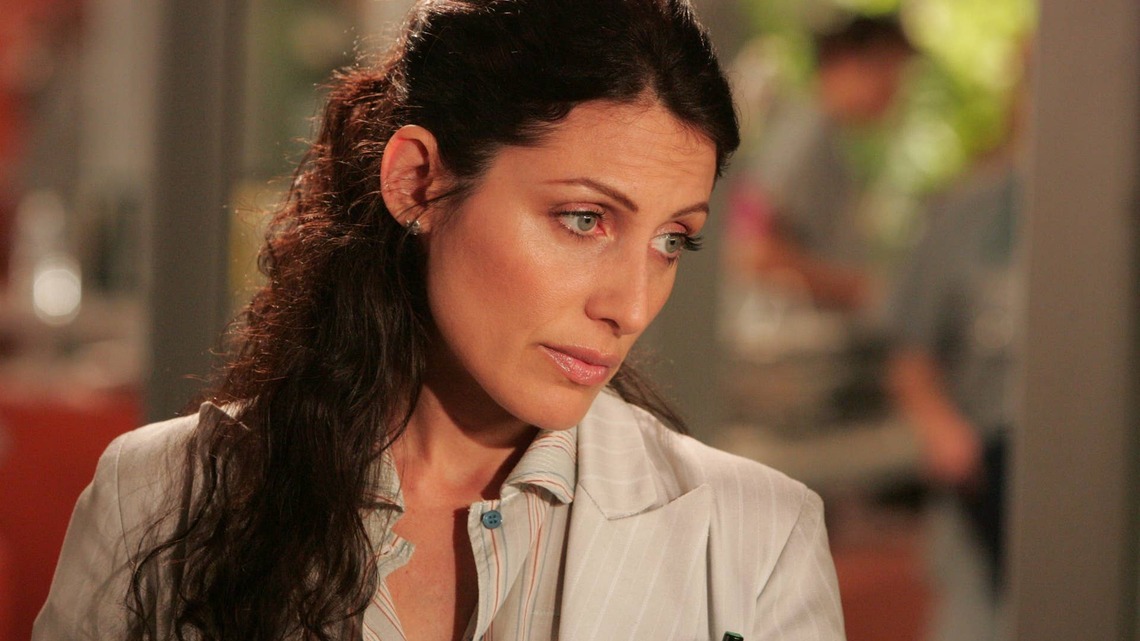 ‘House' Star Lisa Edelstein Has Gone Fully Gray at 60-and Her Curls Have Never Looked Better 