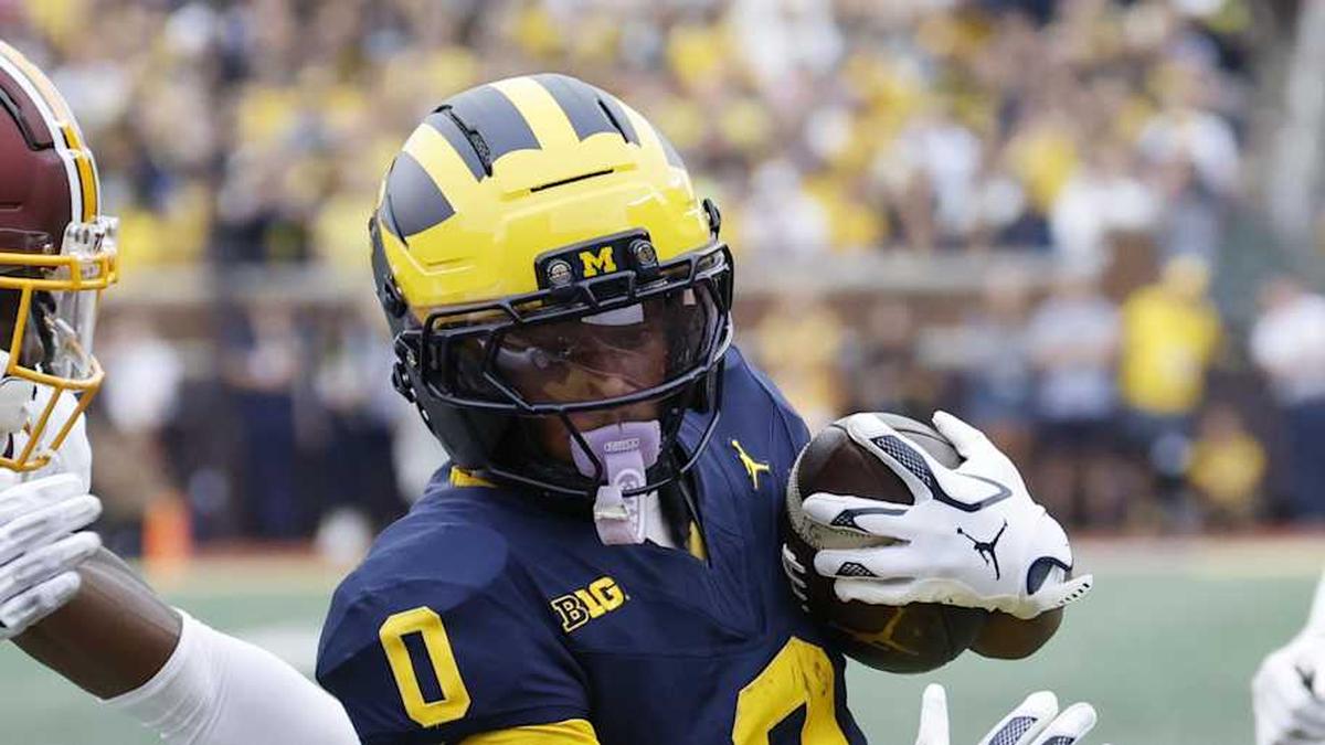  Sep 13, 2025; Ann Arbor, Michigan, USA; Michigan Wolverines wide receiver Semaj Morgan (0) makes a reception for a touchdown defended by Central Michigan Chippewas defensive back Elijah Rikard (2) in the first half at Michigan Stadium. Mandatory Credit: Rick Osentoski-Imagn Images | Rick Osentoski-Imagn Images 