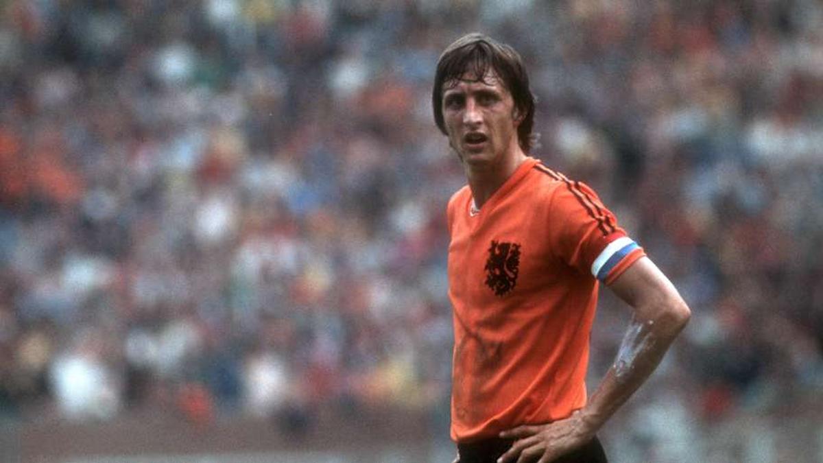  Johan Cruyff is a soccer legend. | IMAGO/Horstmuller 