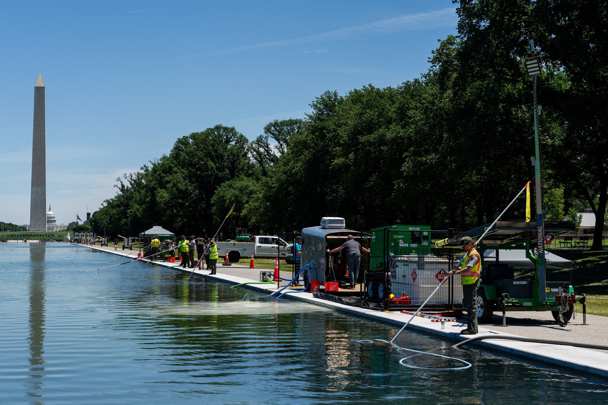 U.S. National Park Service workers clean algae from the Lincoln Memorial Reflecting Pool, after recent renovations following a directive from U.S. President Donald Trump to paint it blue ahead of the 250th anniversary of U.S. Independence, in Washington, D.C., U.S., June 16, 2026. REUTERS/Eric Lee