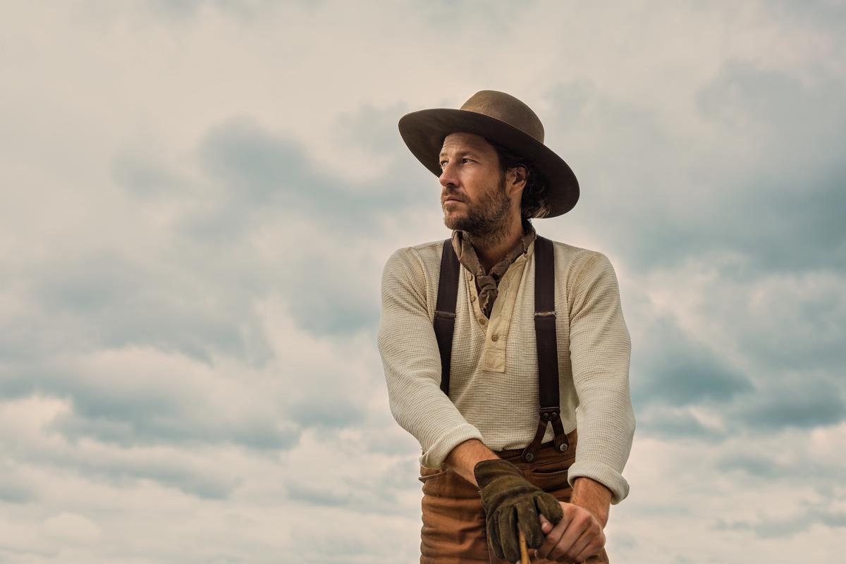 Luke Bracey as Charles Ingalls in ‘Little House on the Prairie’ (2026)Eric Zachanowich/Netflix © 2026