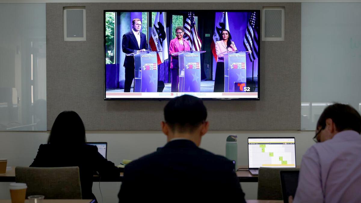 Spencer Pratt, from left, Karen Bass and Nithya Raman are shown on a television while journalists work as they take part in the Los Angeles Mayoral debate at Skirball Cultural Center on Wednesday, May 6, 2026 in Los Angeles, CA. (Jason Armond/Los Angeles Times/TNS)