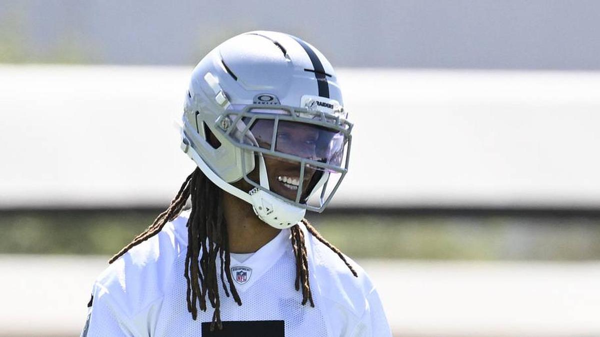  May 20, 2026; Henderson, NV, USA; Las Vegas Raiders cornerback Eric Stokes (5) practices during organized team activities at Intermountain Health Performance Center. Mandatory Credit: Candice Ward-Imagn Images | Candice Ward-Imagn Images 