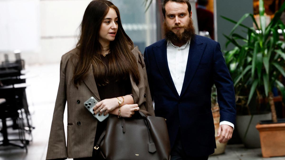 Sheina Gutnick (left), whose father was killed in the Bondi Beach mass shooting, arrives to give evidence at a hearing of the Royal Commission on Antisemitism and Social Cohesion, in Sydney, Australia, May 4, 2026. REUTERS/Izhar Khan