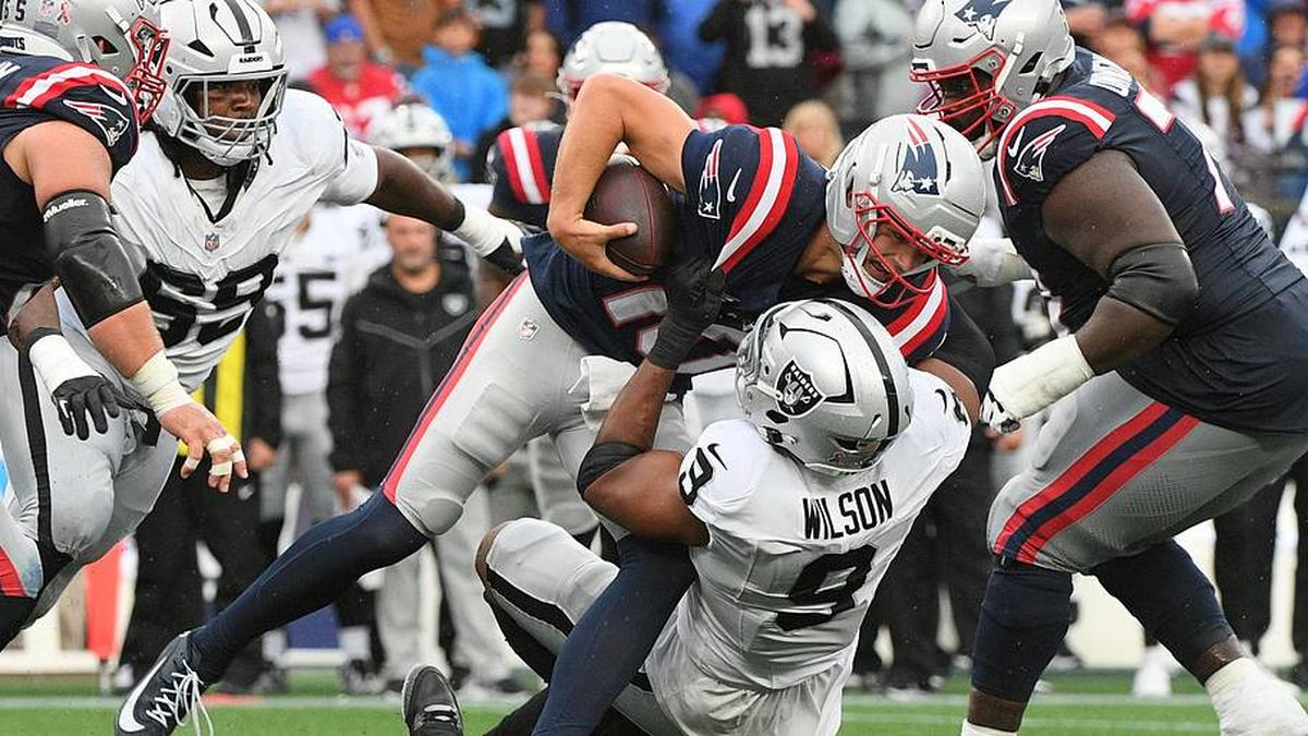 Sep 7, 2025; Foxborough, Massachusetts, USA; Las Vegas Raiders defensive end Tyree Wilson (9) sacks New England Patriots quarterback Drake Maye (10) during the second half at Gillette Stadium. Mandatory Credit: Bob DeChiara-Imagn Images | Bob DeChiara-Imagn Images 