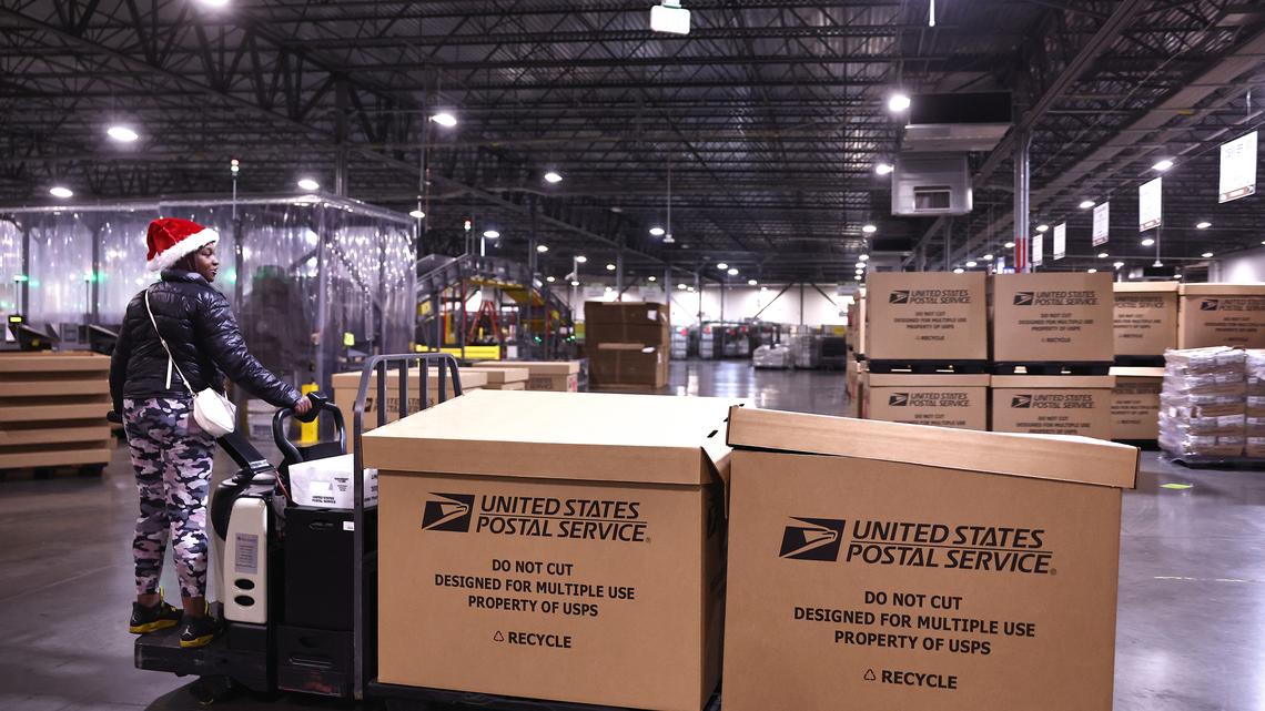 Amazon reaches US Postal Service deal for 1 billion packages