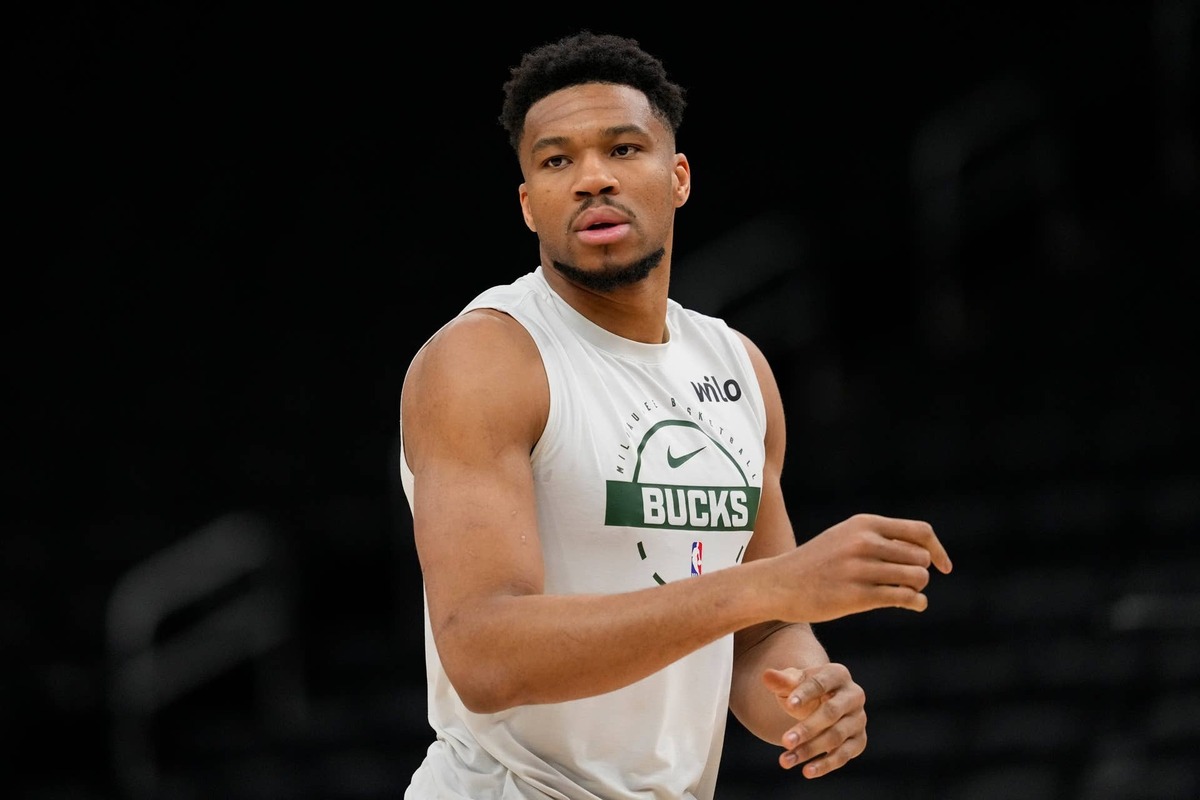 Milwaukee Bucks forward Giannis Antetokounmpo © Jeff Hanisch-Imagn Images