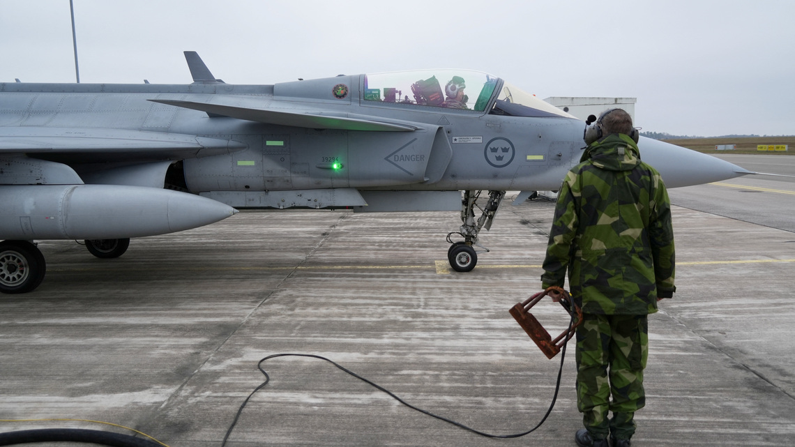 Sweden to deploy fighter jets, warships to Finland