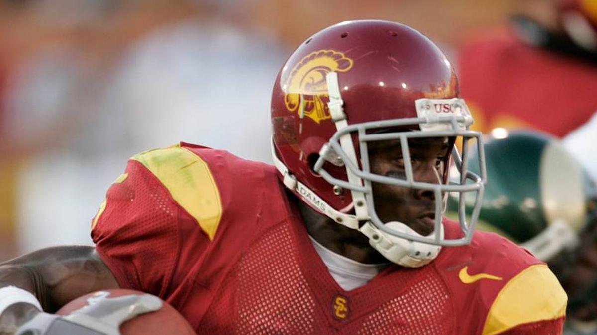 Reggie Bush during a 2004 USC game. Xxx Usc Col State Bush Td Rh563 Jpg S Fbc Usa Ca | Robert Hanashiro via Imagn Content Services, LLC 