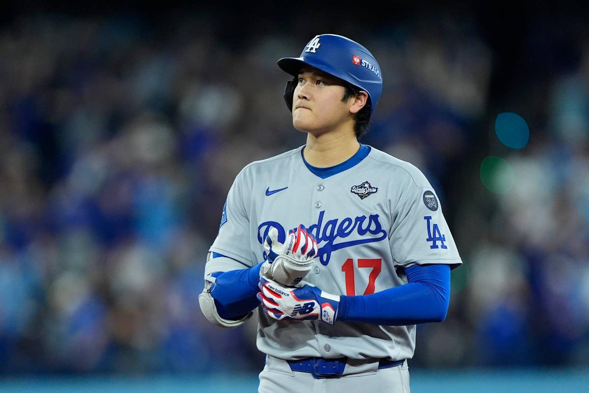  Los Angeles Dodgers two-way player Shohei Ohtani (17) during an MLB game. © John E. Sokolowski-Imagn Images