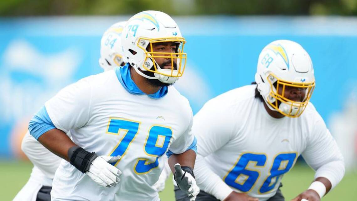 One Chargers Position Battle Just Took an Interesting Turn at Training Camp