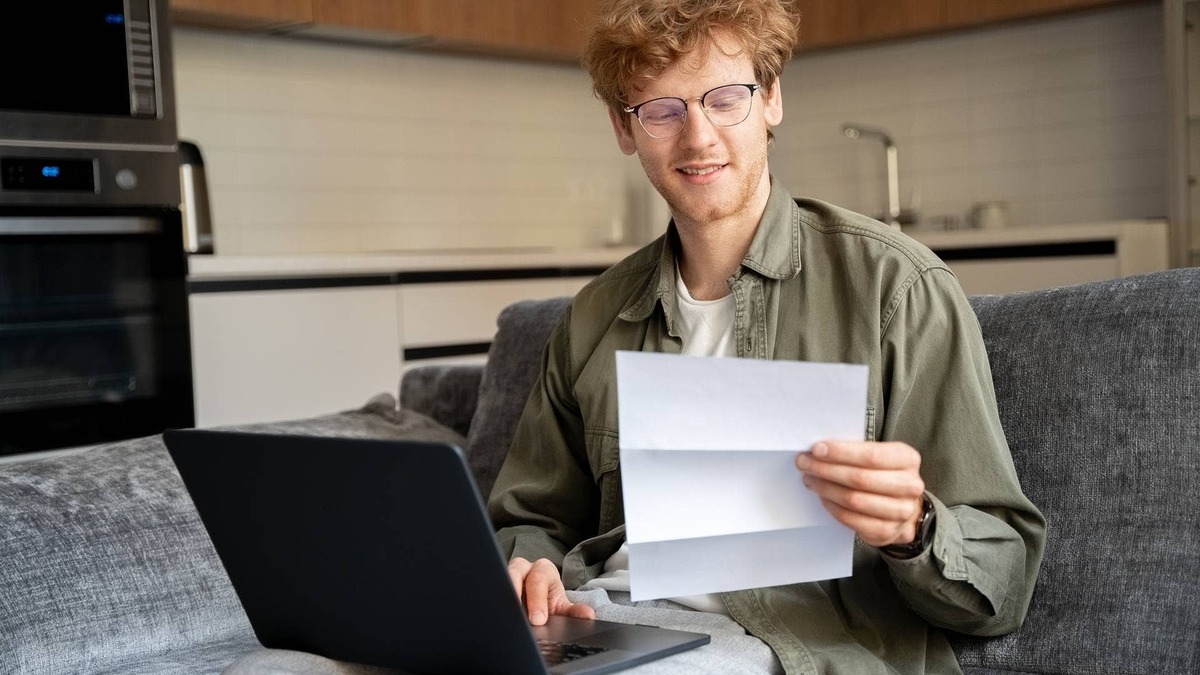  The auto pay discount delivers small monthly savings, but is intended to increase enrollment and reduce missed student loan payments. 