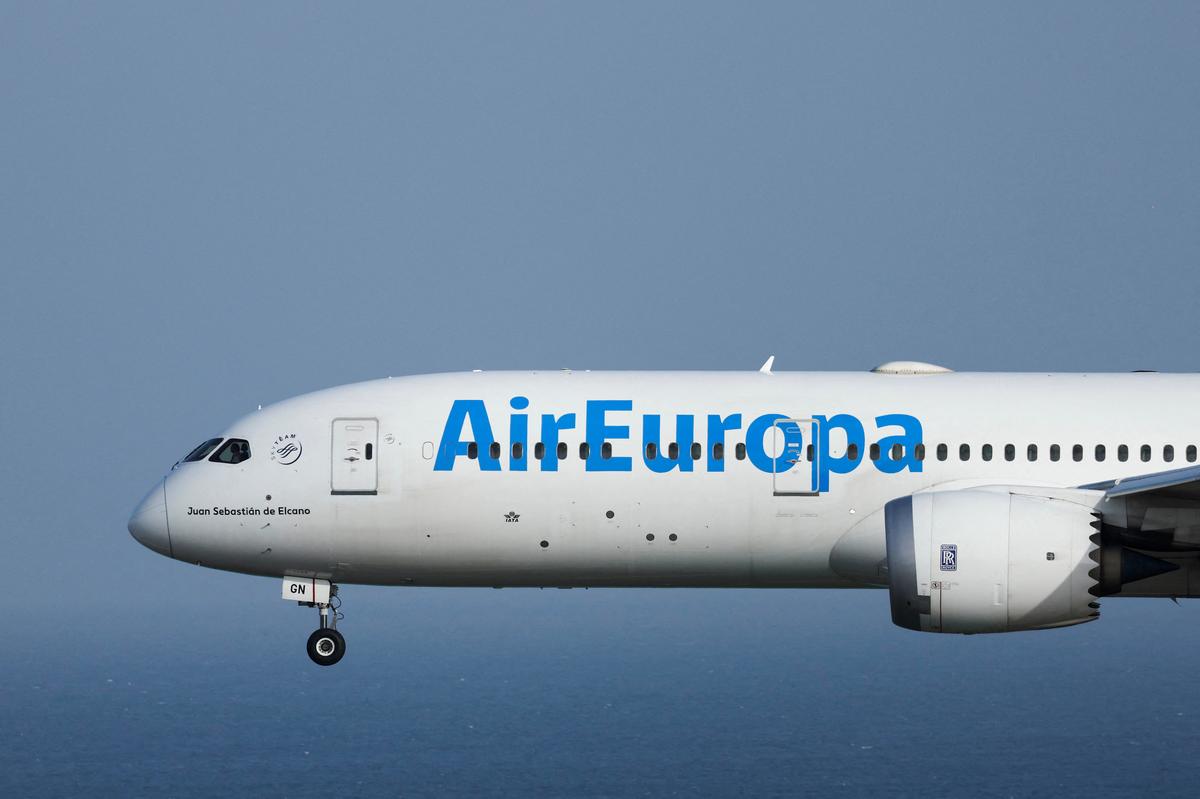 A Boeing 787-9 Dreamliner of the Air Europa company lands at Gran Canaria airport, in Telde, Gran Canaria, Spain, February 21, 2023. REUTERS/Borja Suarez