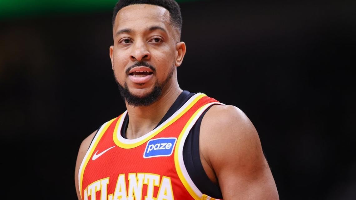 Hawks blow past Bucks, extend winning streak to nine