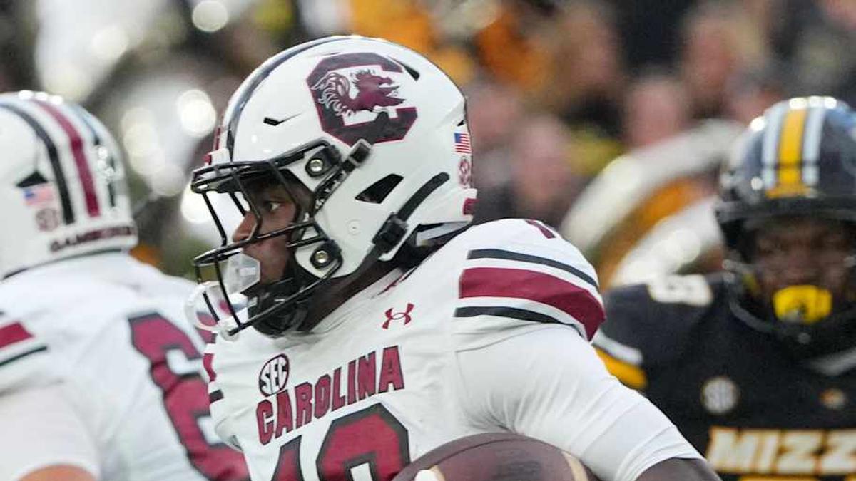  Sep 20, 2025; Columbia, Missouri, USA; South Carolina Gamecocks wide receiver Brian Rowe Jr. (18) runs the ball against the Missouri Tigers during the first half of the game at Faurot Field at Memorial Stadium. Mandatory Credit: Denny Medley-Imagn Images | Denny Medley-Imagn Images 