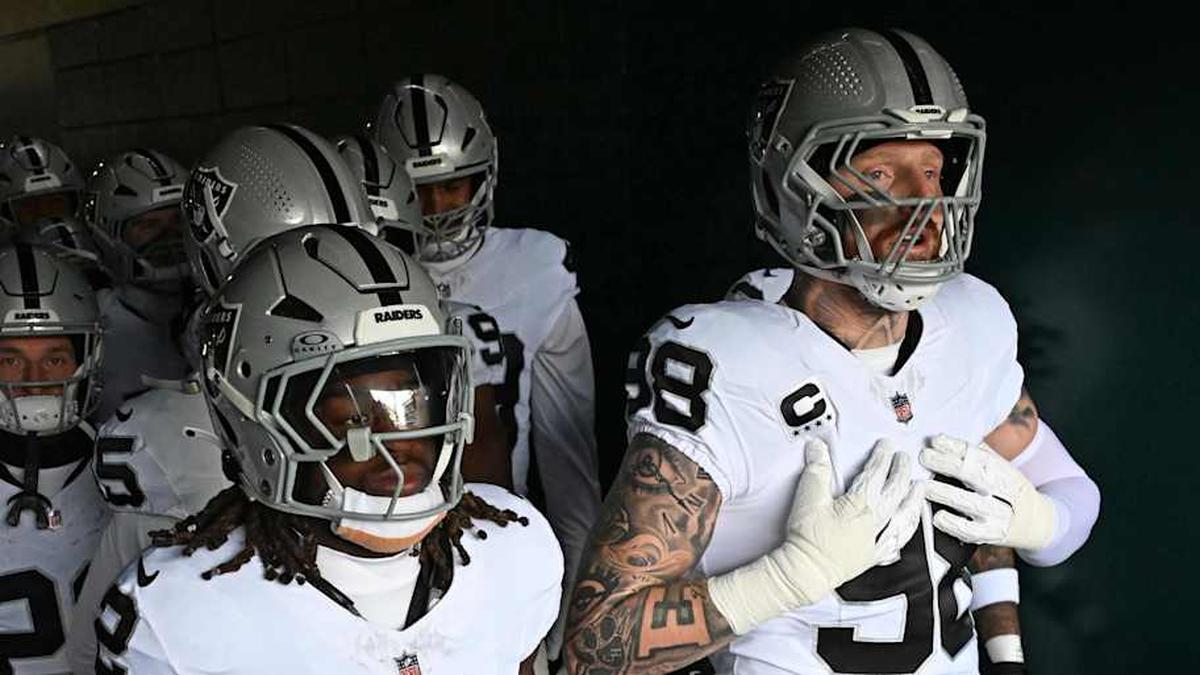  Dec 14, 2025; Philadelphia, Pennsylvania, USA; Las Vegas Raiders running back Ashton Jeanty (2) and defensive end Maxx Crosby (98) in the tunnel against the Philadelphia Eagles at Lincoln Financial Field. Mandatory Credit: Eric Hartline-Imagn Images | Eric Hartline-Imagn Images 