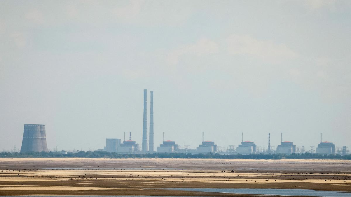 FILE PHOTO: A view shows Zaporizhzhia Nuclear Power Plant from the bank of Kakhovka Reservoir near the town of Nikopol in Dnipropetrovsk region, Ukraine June 16, 2023. REUTERS/Alina Smutko/File Photo