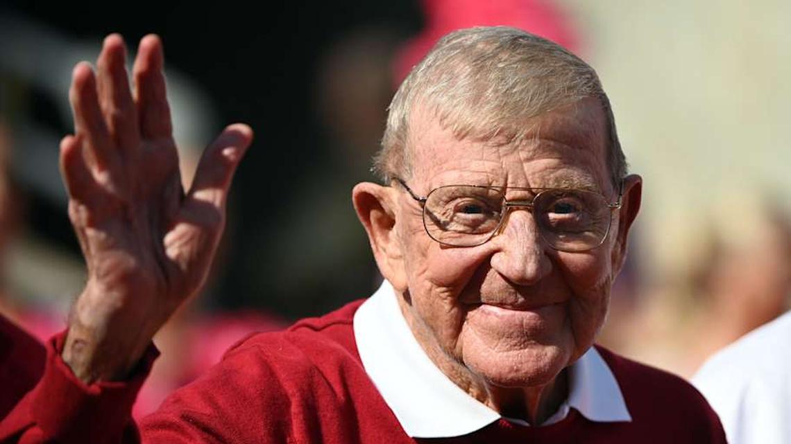 Lou Holtz, One of College Football's Great Architects, Dies at 89