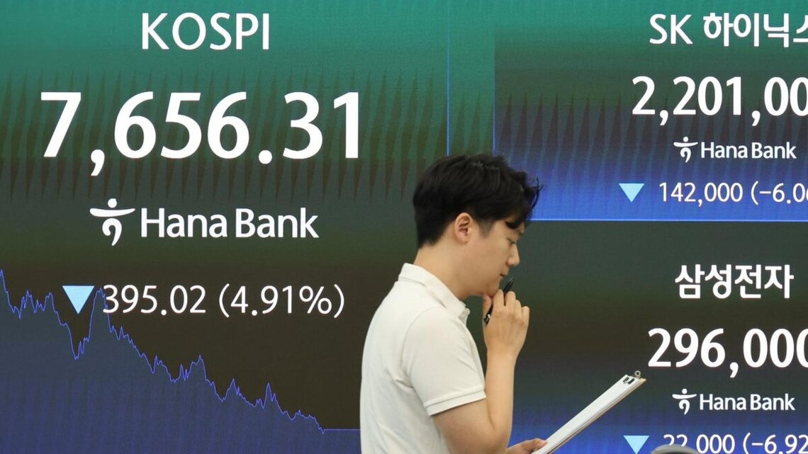 Seoul shares plummet nearly 5 pct on tech weakness 