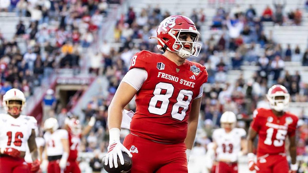  Dec 27, 2025; Tucson, AZ, USA; Fresno State Bulldogs tight end Richie Anderson III (88) scores a touchdown against the Miami (OH) RedHawks during the Snoop Dogg Arizona Bowl at Casino Del Sol Stadium. Mandatory Credit: Mark J. Rebilas-Imagn Images | Mark J. Rebilas-Imagn Images 
