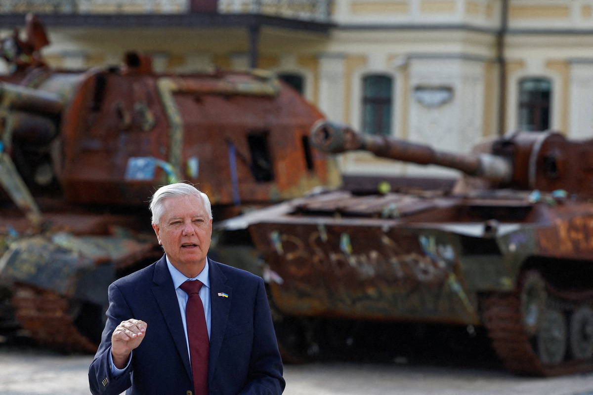 FILE PHOTO: U.S. Senator Lindsey Graham (R-SC) speaks to the media after his meeting with Ukraine's President Volodymyr Zelenskiy, amid Russia's attack on Ukraine, in Kyiv, Ukraine July 10, 2026. REUTERS/Valentyn Ogirenko/File Photo