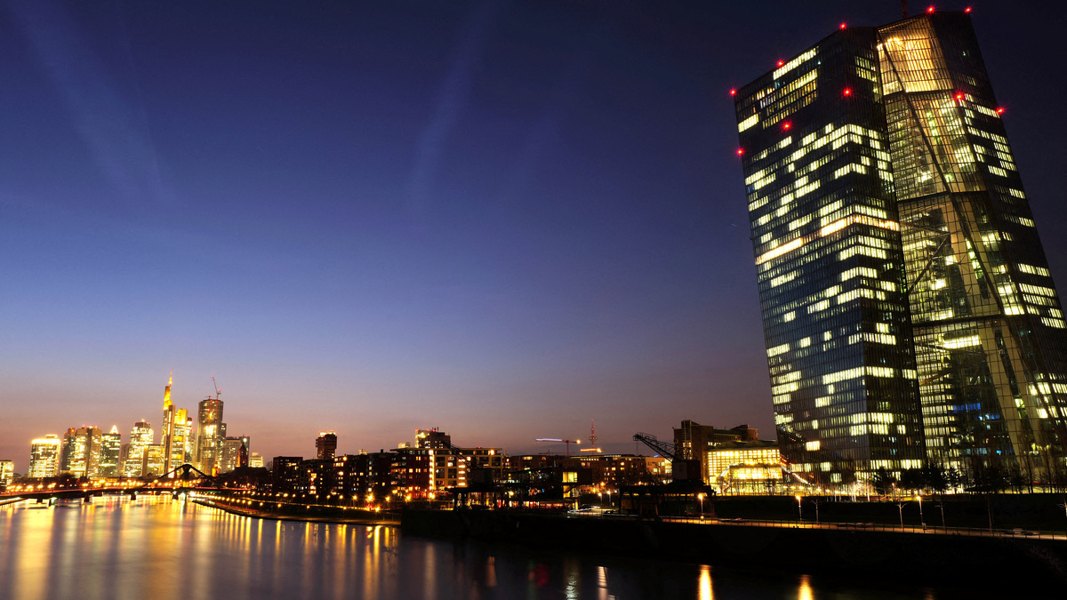 The skyline with the banking district is seen during sunset in Frankfurt, Germany, February 27, 2024.  REUTERS/Kai Pfaffenbach